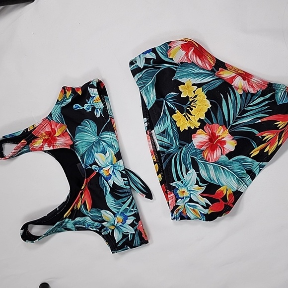 OLD NAVY HAWAIIAN BATHING SUIT SIZE S (6-7) - Picture 4 of 7